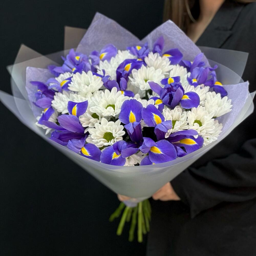 https://content2.flowwow-images.com/data/flowers/1000x1000/75/1727870171_66414075.jpg